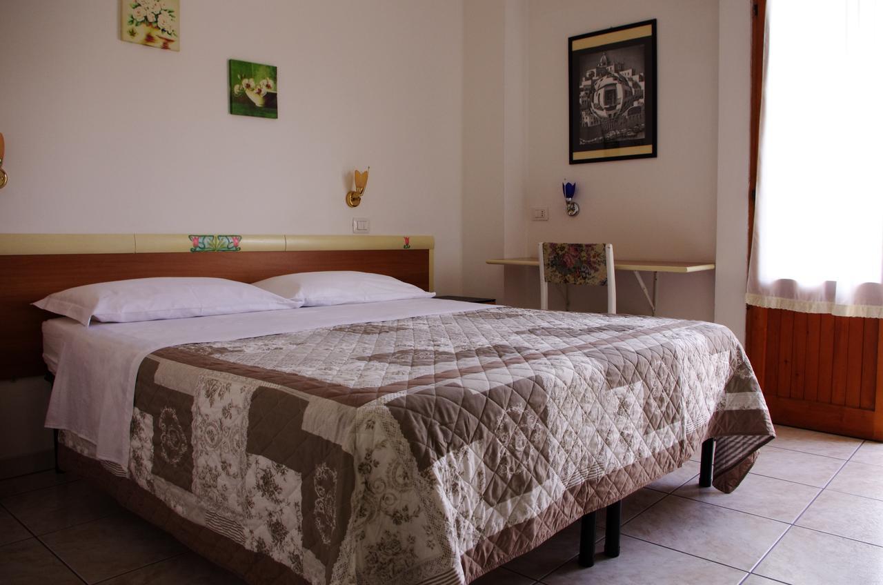 Hotel La Playa Сан-Бенедетто-дель-Тронто Экстерьер фото